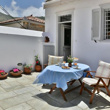 Feel At Home - Family House In Hydra المظهر الخارجي الصورة