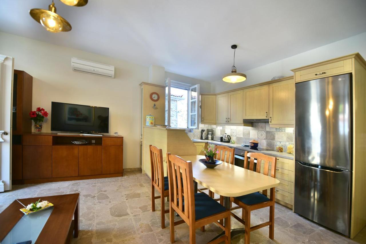Feel At Home - Family House In Hydra المظهر الخارجي الصورة