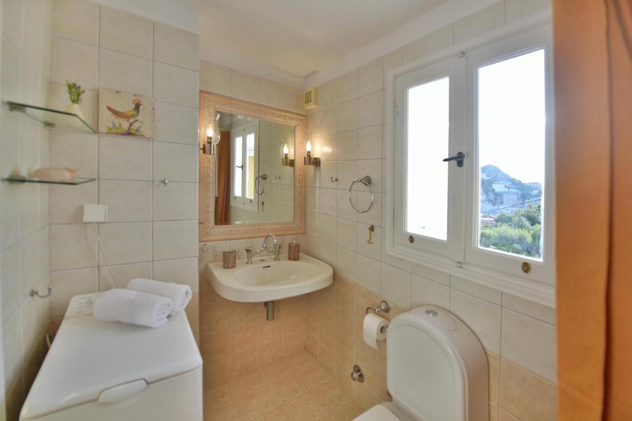 Feel At Home - Family House In Hydra المظهر الخارجي الصورة