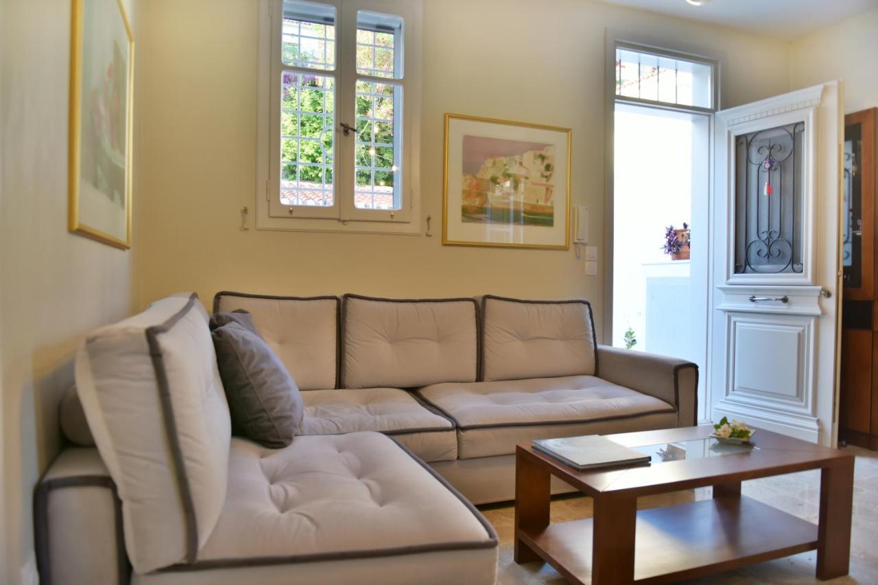Feel At Home - Family House In Hydra المظهر الخارجي الصورة