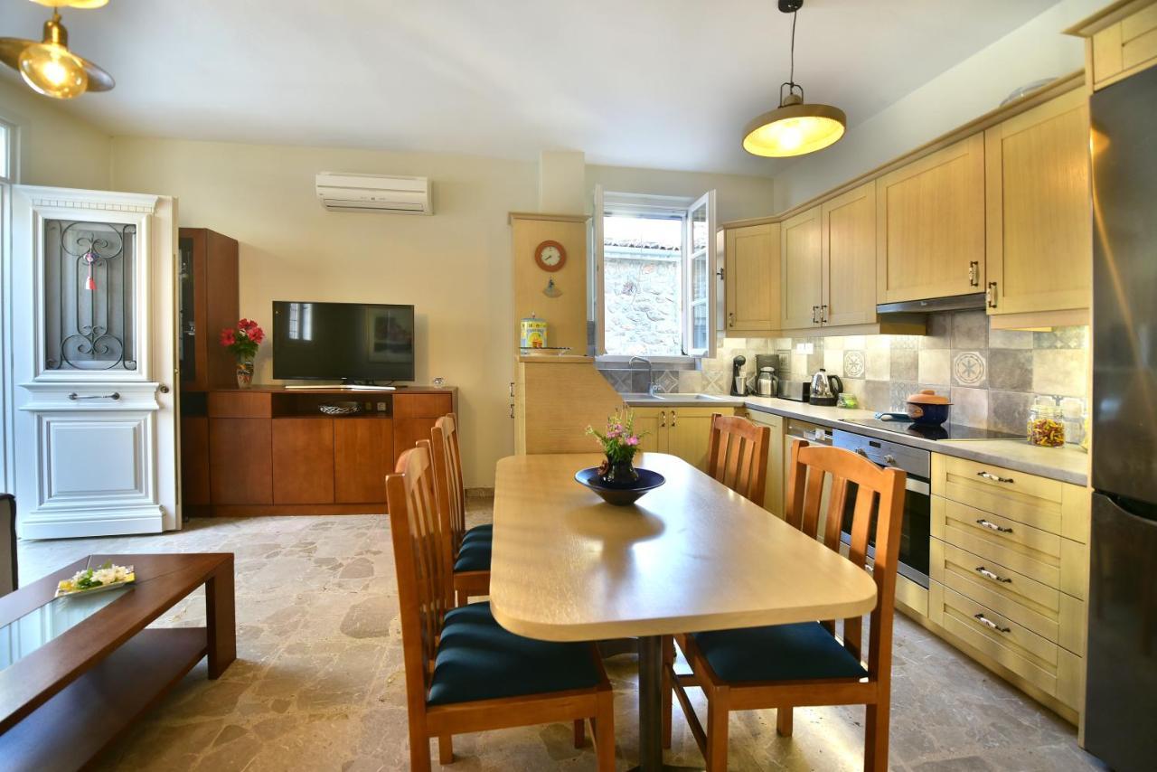 Feel At Home - Family House In Hydra المظهر الخارجي الصورة